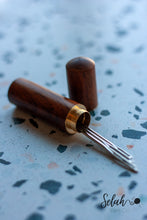 Load image into Gallery viewer, Wooden Darning Needle Case
